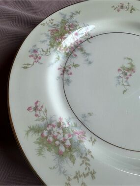Set of 4 Theodore Haviland Apple
Blossom Dinner Plates USA